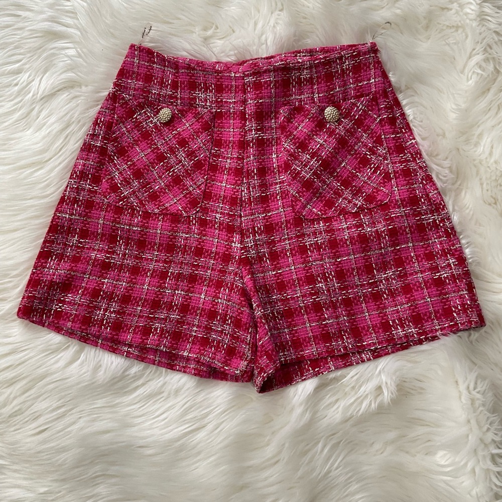 Elegant fuchsia shorts